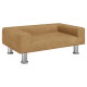 Hellbraunes Wildleder-Haustiersofa mit Metallbeinen auf weißem Hintergrund.