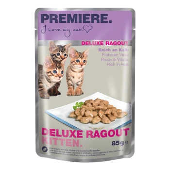 Eine Tüte PREMIERE Deluxe Ragout Katzenfutter, die einen Teller mit feuchtem Katzenfutter und drei verspielte Kätzchen auf der Verpackung zeigt.