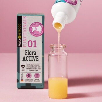 Flasche "Gastro Liquid" für Haustiere, mit Text über natürliche Inhaltsstoffe, Probiotika und Vorteile für alle Altersgruppen und Rassen.