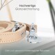Eine Nahaufnahme einer hochwertigen Haustierleine aus hellbraunem Leder mit glänzendem Chromzubehör, die einen Text über ihre Premium-Oberfläche und Haltbarkeit zeigt.