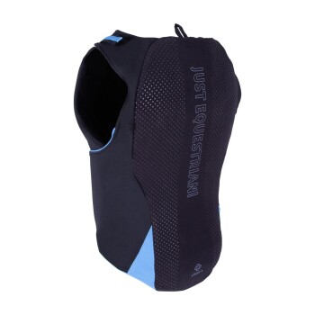 Eine schwarz-blaue Reitweste mit atmungsaktivem Design, mit dem Text "JUST EQUESTRIAN!" deutlich auf dem Rücken.