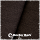 Nahaufnahme von dunkelbraunem Stoff mit einem strukturierten Muster, mit dem Logo "Doctor Bark" und dem Text "MADE IN GERMANY."
