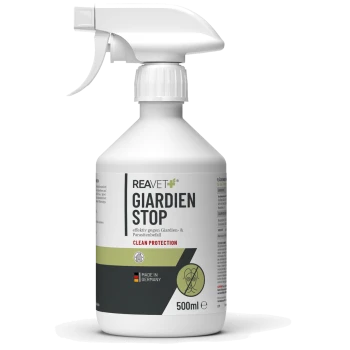 Weiße 500ml Sprühflasche von REAVET Giardien Stop Parasitenreiniger, hergestellt in Deutschland, mit dem Text "Clean Protection".