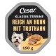 CESAR Hundenassfutter-Schalenetikett: „Klassik-Terrine – Reich an Huhn mit Truthahn“, 150 g; Kopf eines Westies und Teller mit Fleischterrine.