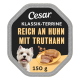 CESAR Hundenassfutter-Schalenetikett: „Klassik-Terrine – Reich an Huhn mit Truthahn“, 150 g; Kopf eines Westies und Teller mit Fleischterrine.