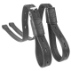 Schwarze Leder-Haustiergeschirrriemen mit verstellbaren Löchern und einem auf das Leder geprägten Logo, das Haltbarkeit und Stil zeigt.