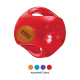 Balle en caoutchouc KONG rouge pour chien avec motif balle de tennis KONG et texte «Couleurs assorties» en dessous.