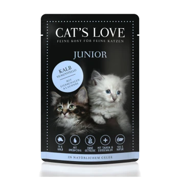 Cat's Love Junior Nassfutterbeutel mit zwei Kätzchen auf der Vorderseite, mit Text, der Zutaten wie Kalbfleisch, Eierschalen und Lachsöl hervorhebt.