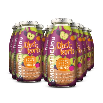 Obstkorb 6x250 g SmoothieDog Obstkorb-Flaschen, die übereinander gestapelt sind, mit bunten Obstgrafiken. Der Text lautet "Fruchtiger SNACK für jeden HUND" und "100% natürlich."