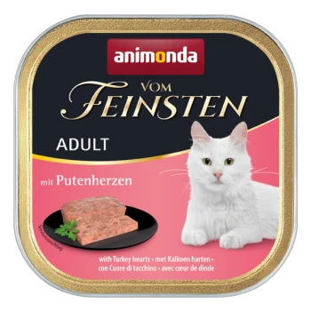 Weiße Katze neben einer Dose Animonda Vom Feinsten Adult Katzenfutter mit Truthahnherzen, vor einem rosa Hintergrund mit goldener Umrandung.
