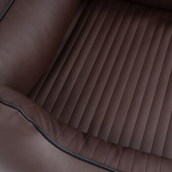 Braunes Haustierbett mit gerippter Textur und schwarzem Rand, mit einem weichen, gepolsterten Innenraum.