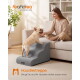 Frau auf dem Sofa lächelnd, während eine französische Bulldogge graue Haustiertreppen hochsteigt; sichtbarer Text 'feandrea' und 'Haustiertreppe'.