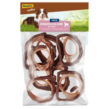 Eine durchsichtige Plastiktüte mit Rinderschlund-Snacks mit Lamm, gekennzeichnet mit "Rinderschlund mit Lamm" und mit einem Hund auf der Verpackung.