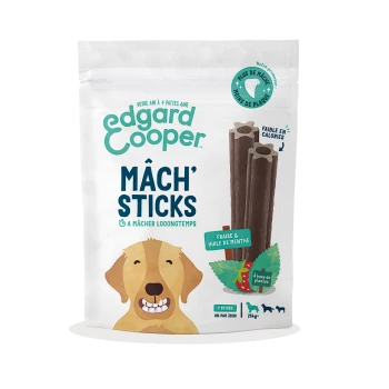 Emballage de friandises pour chiens présentant des Edgard Cooper Mâch' Sticks, avec une illustration de chien souriant, et un texte indiquant une saveur à l'huile de fraise et de menthe.