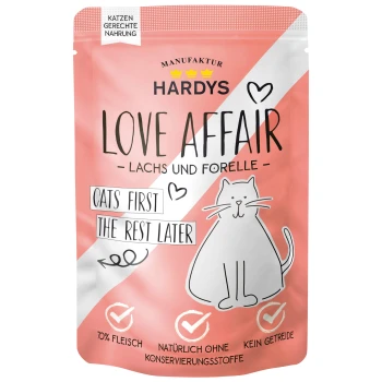 Rosa Haustierfutterverpackung für "Hardys Love Affair - Lachs und Forelle" mit einer Cartoon-Katze und dem Slogan "Cats First The Rest Later."