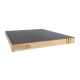 Holzplattform für Haustierbetten mit einer schwarzen Oberflächenbeschichtung, mit dem eingravierten Text "My Little Farm by maki&fer" an der Seite.