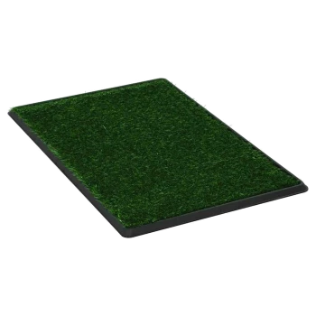 Künstliche Gras-Haustier-Toilettenmatte auf einem schwarzen Untergrund, entworfen für die Nutzung drinnen oder draußen.