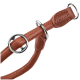 Nahaufnahme eines braunen Leder-Hundehalsbands mit silbernen Metallringen und Nähdetails.