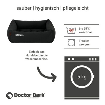 Nahaufnahme eines schwarzen Stoffes mit einem Knopfdetail, mit dem Logo "Doctor Bark" und dem Text "MADE IN GERMANY."