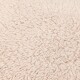 Nahaufnahme eines weichen, beigen Haustierbettstoffs mit flauschiger Textur, ideal für den Komfort von Haustieren.