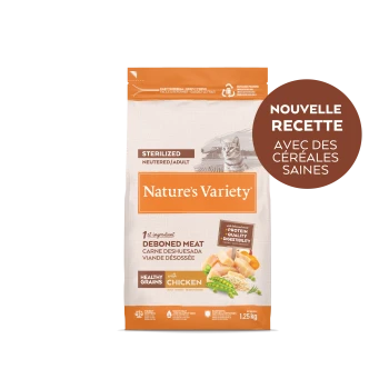 Nourriture stérilisée pour chats adultes Nature's Variety avec poulet désossé, céréales saines et nouvelle recette avec céréales saines.