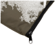 Nahaufnahme eines dunkelolivgrünen Haustierbettbezugs mit einem schwarzen Reißverschluss, der die Stofftextur und das Reißverschlussdetail zeigt.