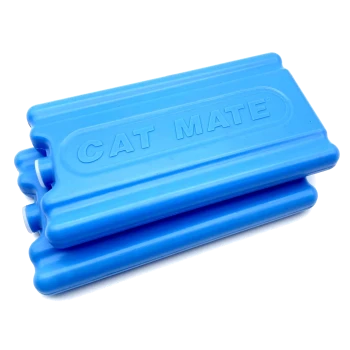 Gestapelte blaue Kunststoff-Kühlpacks für Haustiere mit Prägung „CAT MATE“