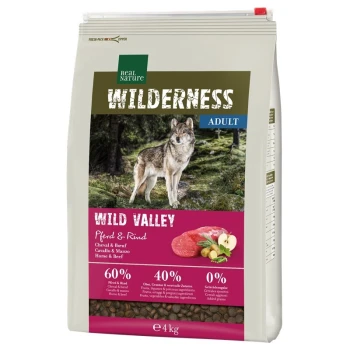Tüte Real Nature Wilderness Hundefutter "Wild Valley" mit einem Wolf im Wald. Enthält 60% Fleisch, 40% Früchte/Gemüse, keine Körner.
