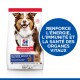 Nourriture pour chiens Hill's Science Plan pour adultes matures 7+, avec un cercle bleu indiquant : "Stimule l'énergie, l'immunité et la santé des organes vitaux."