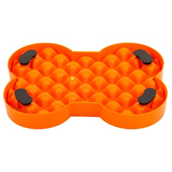Oranger, knochenförmiger Langsamfutter-Hundenapf mit erhabenen Noppen und vier schwarzen Gummigriffen an der Unterseite.
