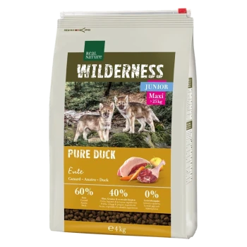 Ein 4 kg Sack Real Nature Wilderness Junior Hundefutter mit einer 'Pure Duck'-Formel, mit Bildern von zwei Wölfen und einer Ente auf der Vorderseite.