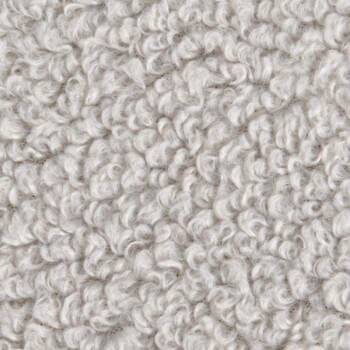 Nahaufnahme der weichen, lockigen, hellgrauen Stoffstruktur eines Haustierbetts mit dichten Schlaufen.