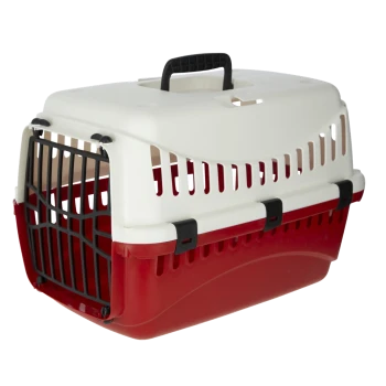Rot-weiße Kunststoff-Tiertransportbox mit schwarzem Griff, schwarzer Gittertür vorne, seitlichen Lüftungsschlitzen und schwarzen Verschlüssen