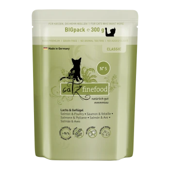 300g Catz Finefood-Packung mit der Bezeichnung 'N° 5', mit Lachs und Geflügel. Grünes Design mit floralen Elementen; 'getreidefrei', 'zuckerfrei', 'keine Tests'.