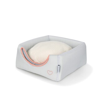 Hellgraues Haustierbett mit einem weichen weißen Kissen, mit einem rosa Griff und einem Herzdesign an der Seite.
