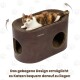 Braunes ovales Katzenhaus/Kratzmöbel mit welliger Oberfläche oben und runden Seitenöffnungen, beschriftet „PetRhein“, gezeigt mit drei Katzen.