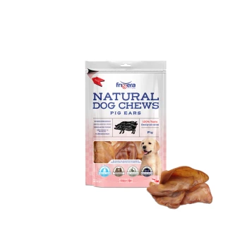 Schweineohren 400g Verpackung mit natürlichen Hundekauartikeln aus Schweineohren, mit einem Bild eines Golden Retrievers, das "100% Lecker" und "Sanft luftgetrocknet" angibt, mit Schweineohr-Kauartikeln.