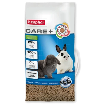 Beaphar CARE+ Haustierfutterbeutel mit einem grauen und gescheckten weißen Kaninchen. Merkmale: 25% Rohfaser, 100% akzeptabel, 0% giftig. Fördert die Zahnpflege.