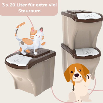 Drei stapelbare beige 20-L-Futterbehälter mit braunen Deckeln und weißen Klappen, Cartoon-Katze und -Hund; Text '3 x 20 Liter'.