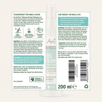 Pflegespray für Hunde und Katzen, mit natürlichen Zutaten wie Aloe Vera und Sheabutter. 200ml Flasche mit Anwendungshinweisen und Zutatenliste.