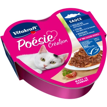 Vitakraft Poésie Création Katzenfutter in einem pinken herzförmigen Behälter, beschriftet mit einer weißen Katze und "Sauce" sowie "Seelachs mit Pasta & Tomate."