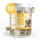 Ein Glas KAU DAS Käse-Hundeleckerlis, 150g, mit herumfliegenden Stücken. Das Etikett zeigt einen glücklichen Hund und besagt "Training & Belohnung" und "100% Käse."