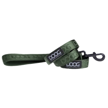 Grüne Hundeleine mit strukturiertem Muster, mit einem schwarzen Clip und einem Etikett, das 'DOOG - DOG OWNERS OUTDOOR GEAR' liest.