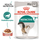 Royal Canin Instinctive 7+ Katzenfutterbeutel, mit einer laufenden Katzenillustration, 85g x 12, mit den Texten "Health Nutrition" und "Sosse."