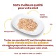 Assiette de nourriture pour chat avec maquereau, gelée de légumes et riz étiquetés, promouvant des ingrédients de haute qualité pour les chats.