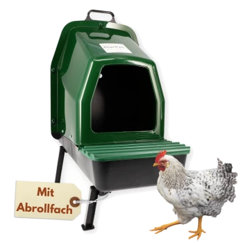 Grüne Hühnernestbox mit ausrollbarer Schublade, Schild 'Mit Abrollfach', weiße gesprenkelte Henne daneben.