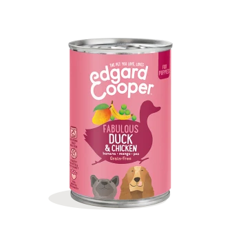 Canned dog food for puppies by Edgard Cooper, featuring a pink label with illustrations of a duck, chicken, and fruits.