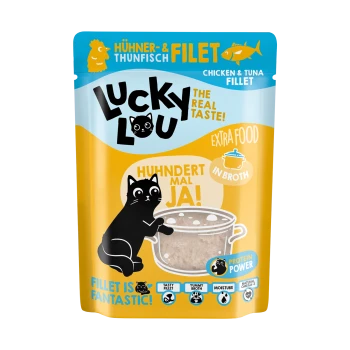 Tüte mit "Lucky Lou" Hühner- und Thunfischfilet-Hundefutter, mit einer Grafik einer schwarzen Katze, mit Text, der "Der echte Geschmack!" und "Proteinpower." hervorhebt.