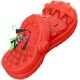 Ein leuchtend rotes Hundespielzeug in Form einer Sandale, mit einer strukturierten Oberfläche und verspielten Grafiken, die 'ZOOM!!!' sagen.