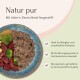 Haustierfutteranzeige mit einer blauen Schüssel rohem Fleisch, Gemüse und einer texturierten Mischung, beschriftet "Natur pur" für empfindliche Haustiere.